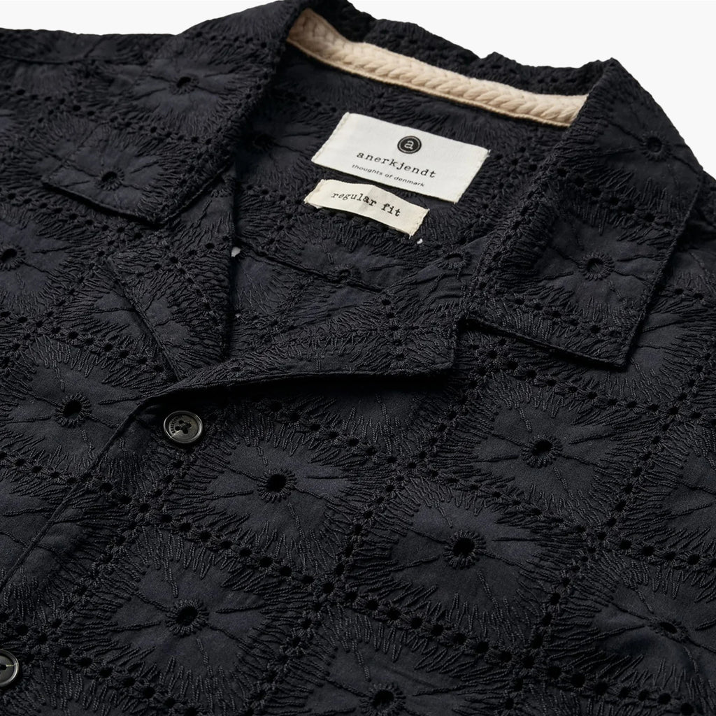 Anerkjendt Akleander Lace EMB SS Shirt - Caviar