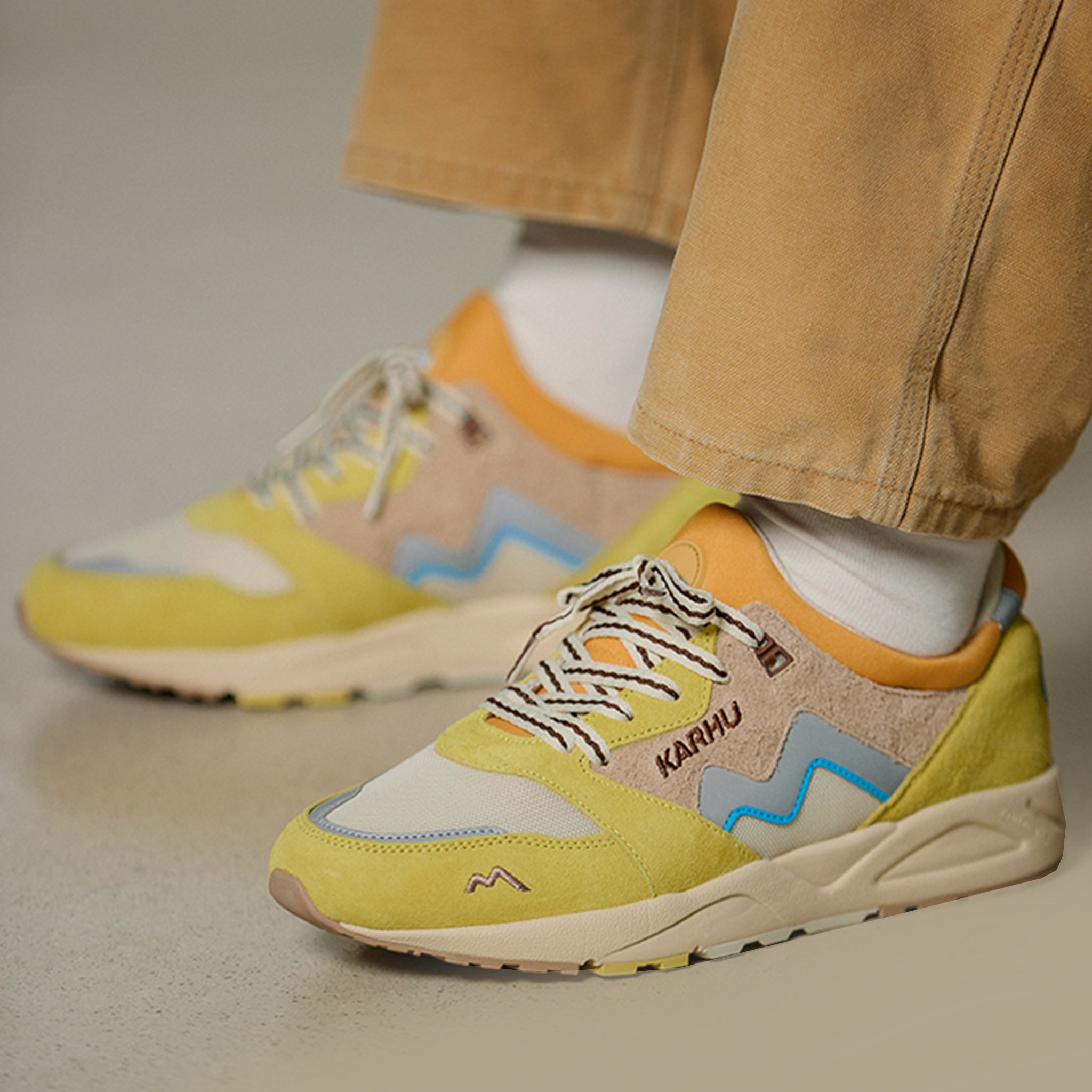 Karhu Aria 95 Cream Gold Warm Taupe