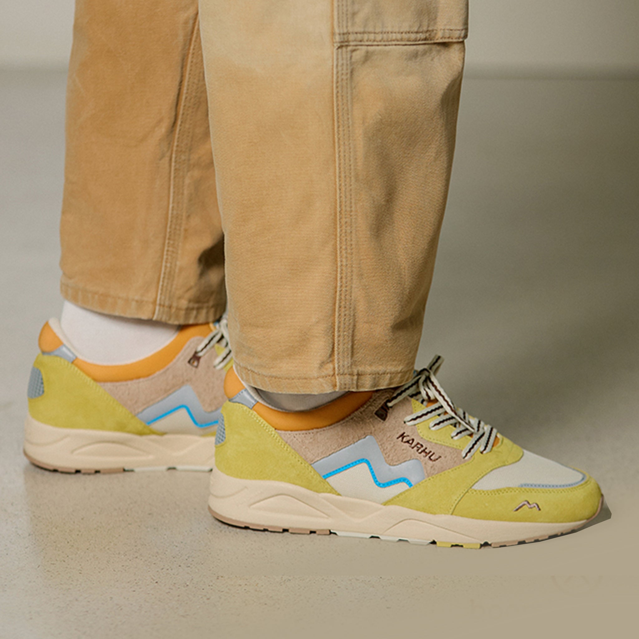 Karhu Aria 95 Cream Gold Warm Taupe