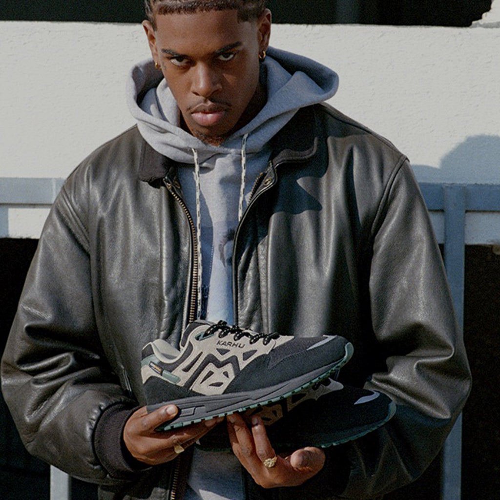 Karhu Legacy 96 - Caviar Abbey Stone