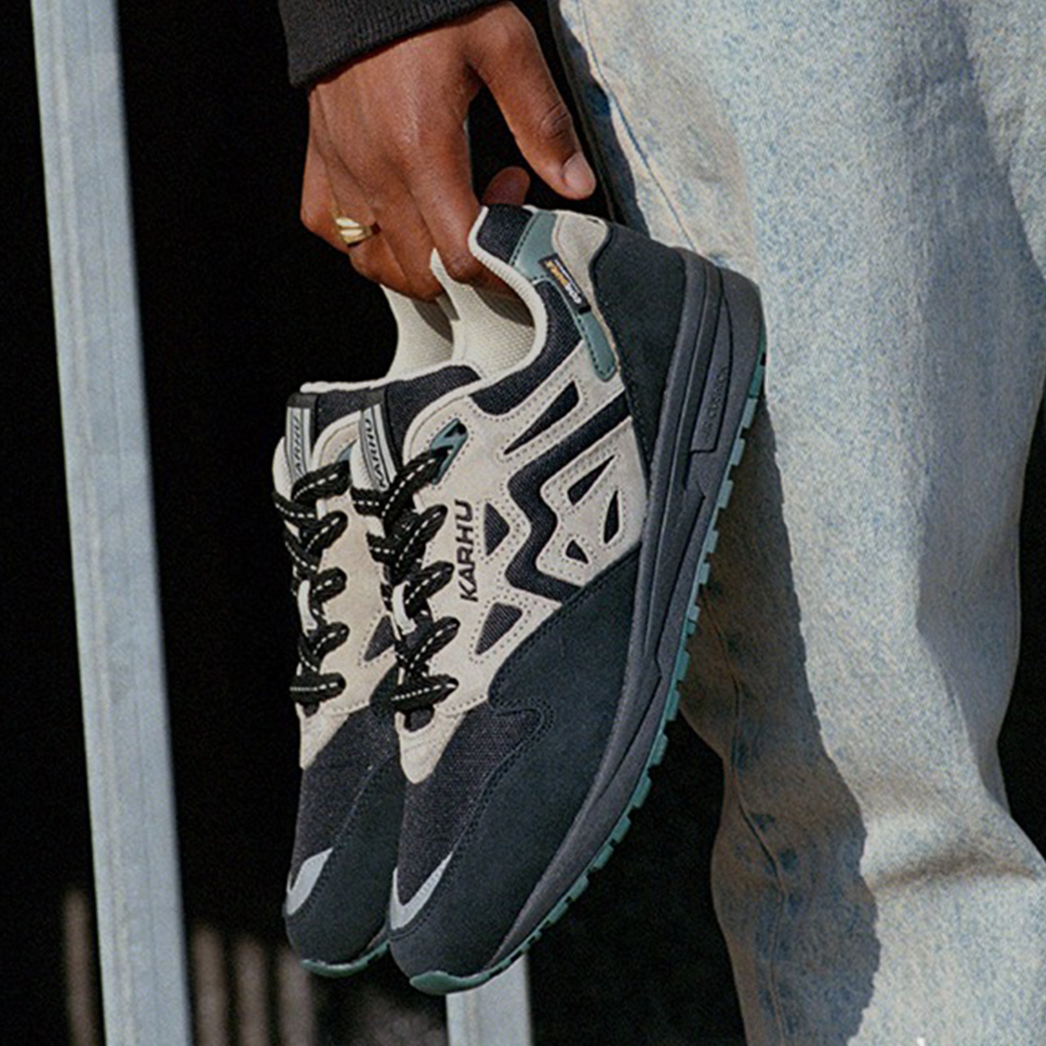 Karhu Legacy 96 - Caviar Abbey Stone