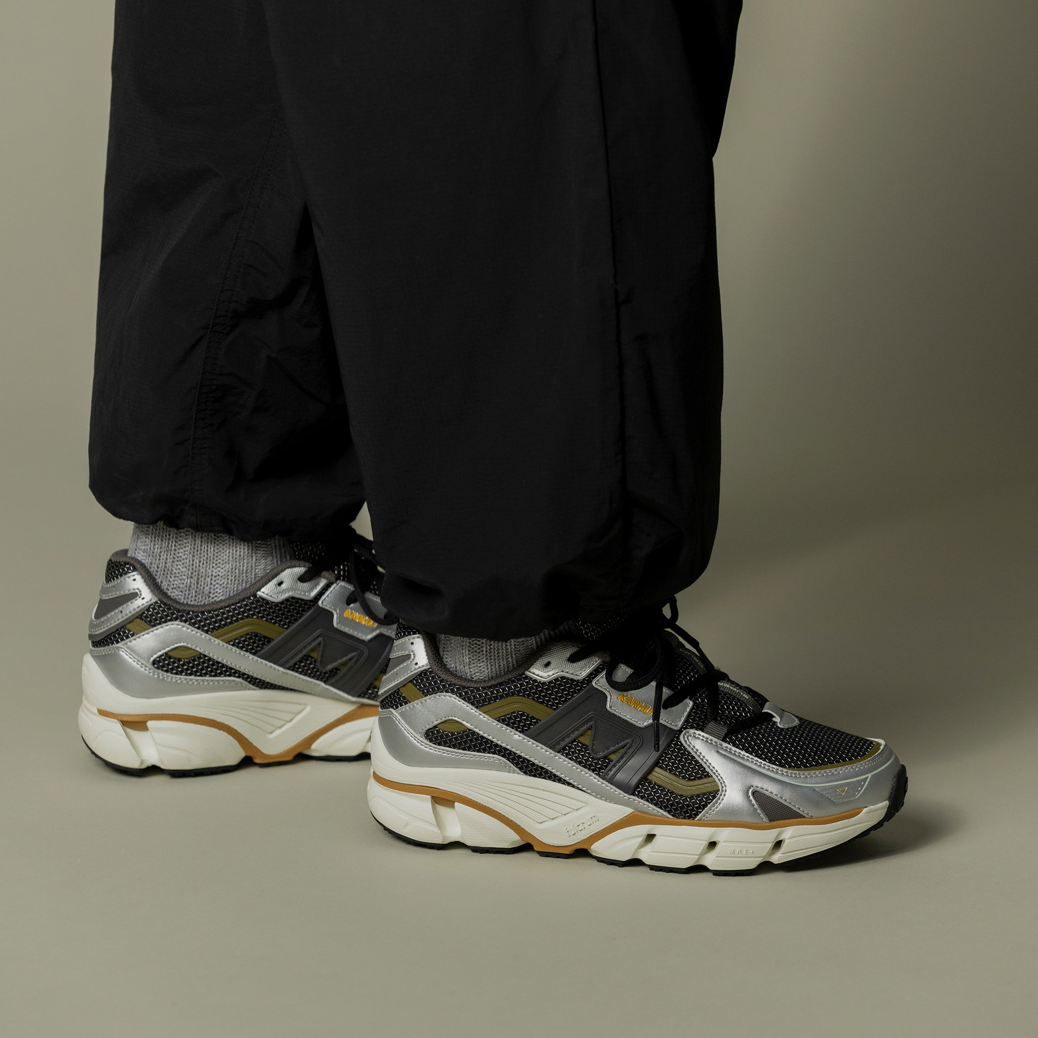 Karhu Super Fulcrum Silver - Dark Gull Gray
