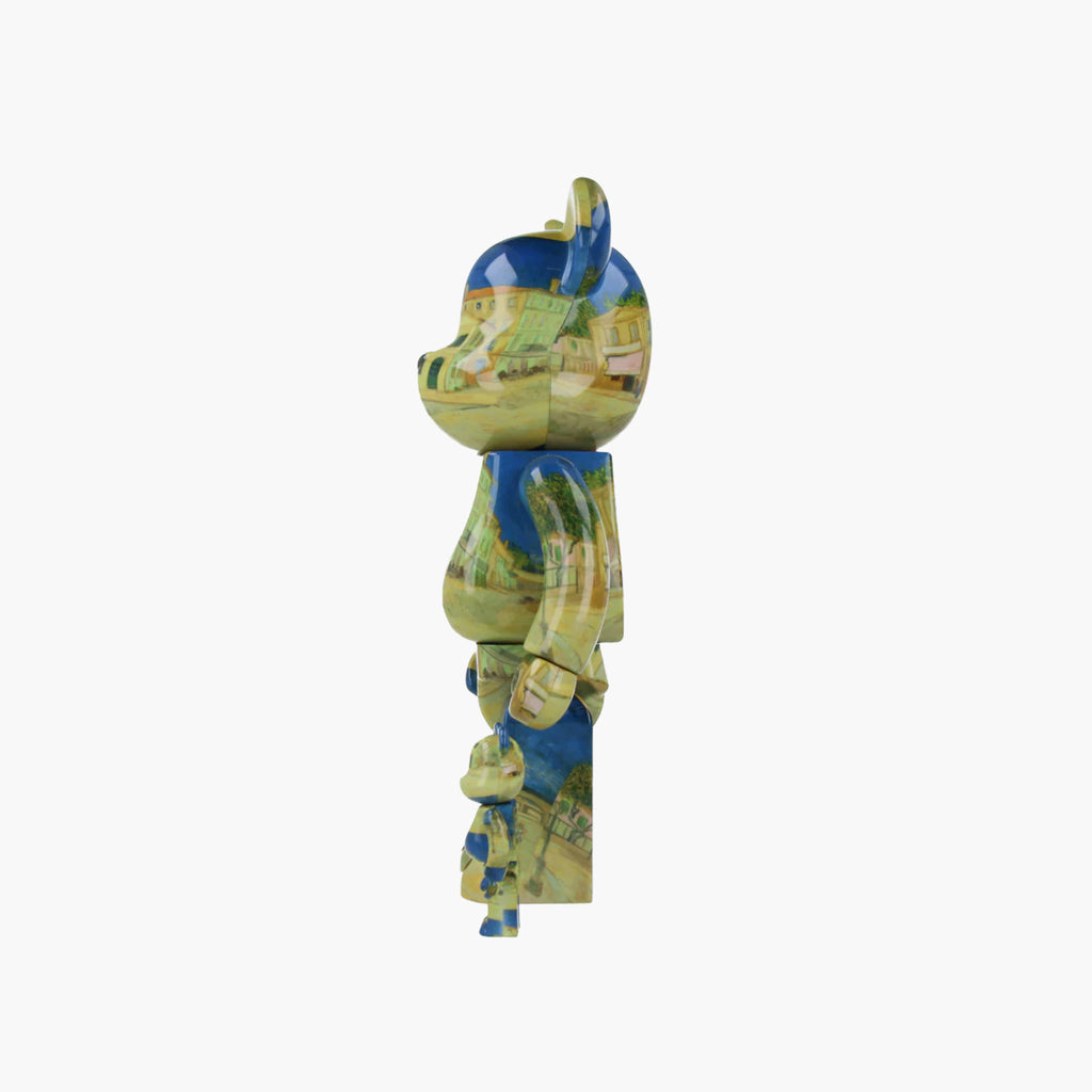 Bearbrick 400% + 100% van Gogh – Das Gelbe Haus
