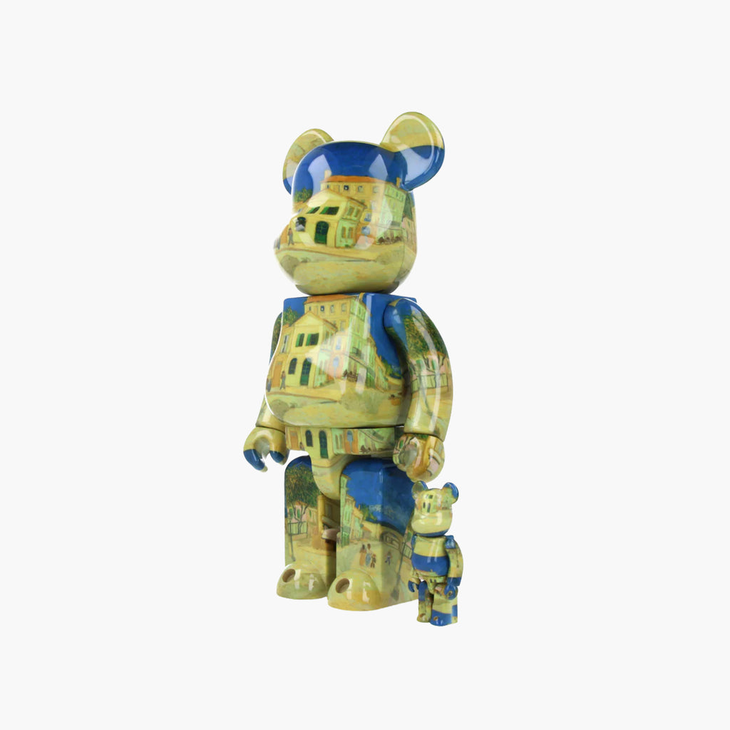 Bearbrick 400% + 100% van Gogh – Das Gelbe Haus