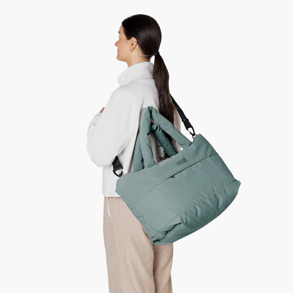 Ucon Acrobatics Olivia Puffy Bag Medium - Pine Green